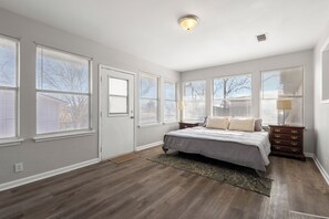 4 makuuhuonetta, silitysrauta/-lauta, Wi-Fi, vuodevaatteet