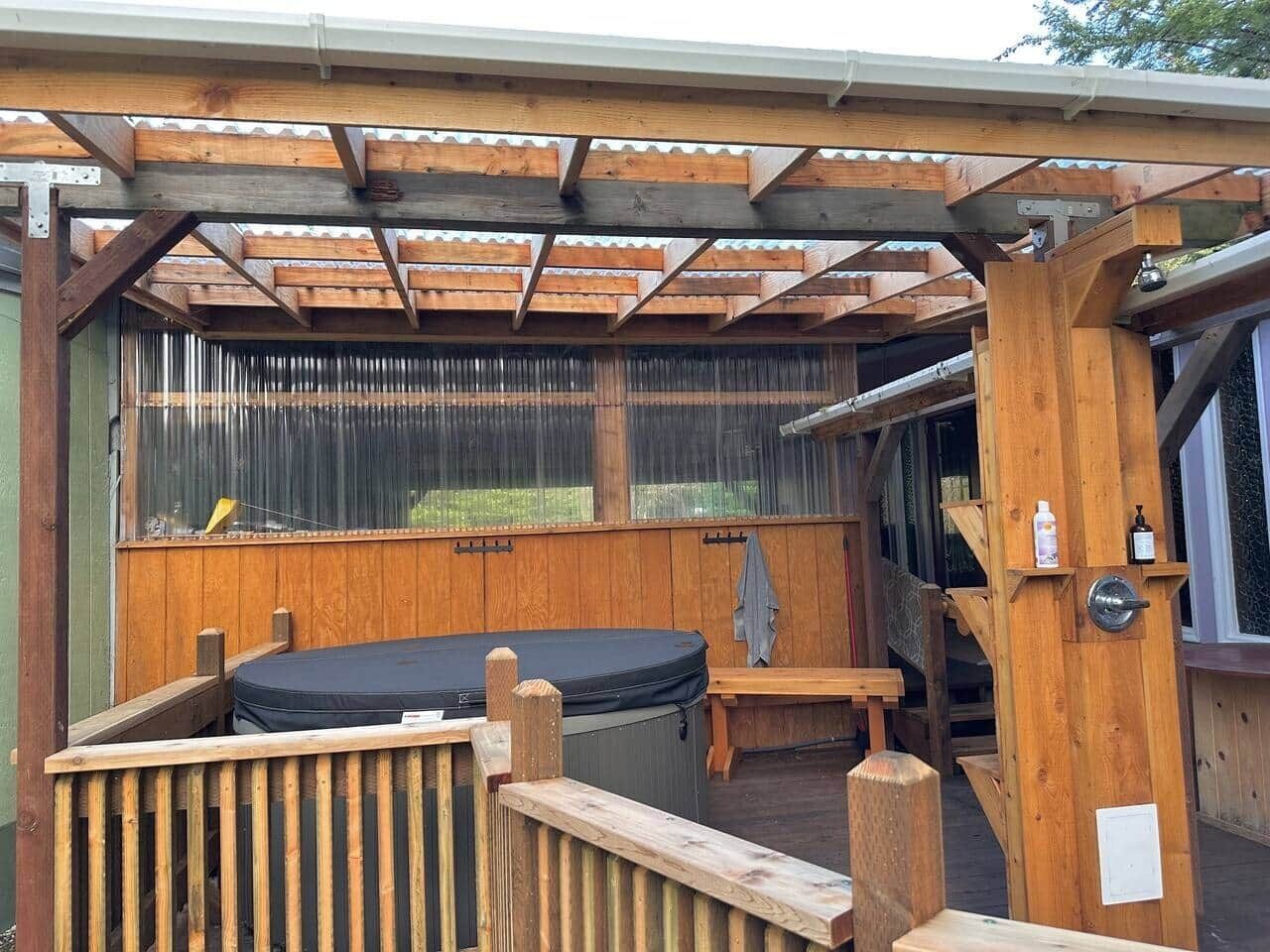 Outdoor spa tub