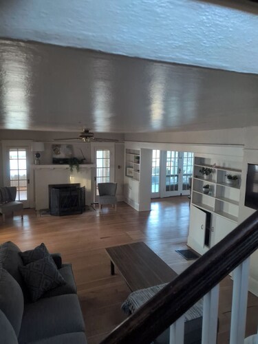 Charming 3-bedroom house with WiFi and stunning views in lovely Roseburg