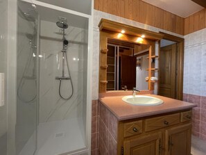 Shower - IRONDA - LASCLAVERIES (LASCLAVERIES)