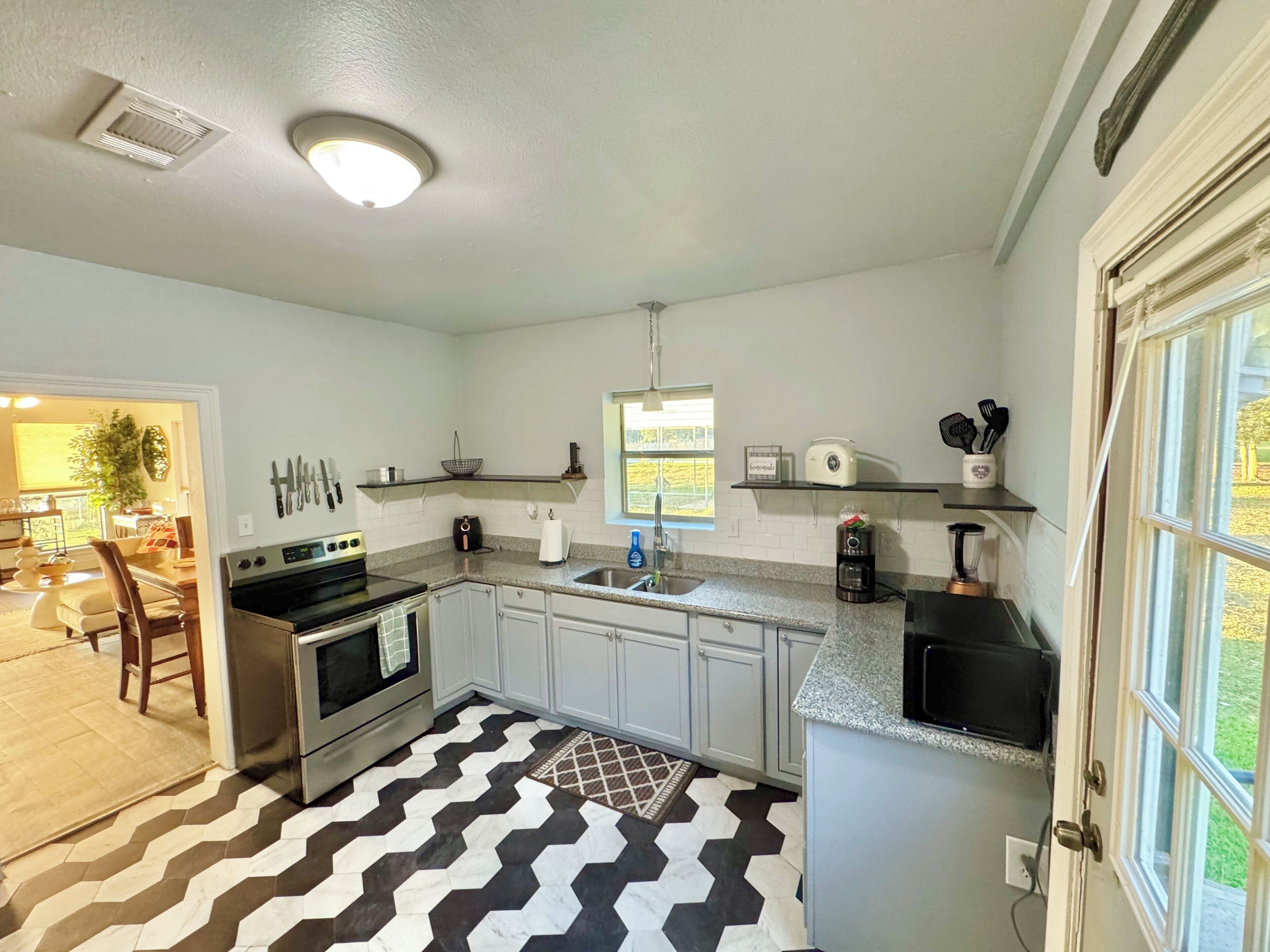 Microones, forn, placa de cuina i rentaplats 