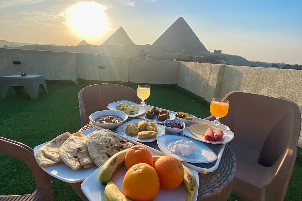 Isis pyramids view inn