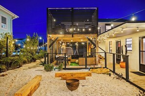 Terrace/patio - Vida Stoke 3 - Coastal Retreat 0.1 Miles to Beach (Kure Beach)