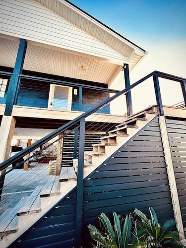 Vida Stoke Inn - 0.1 Miles to Beach | Sleeps 16