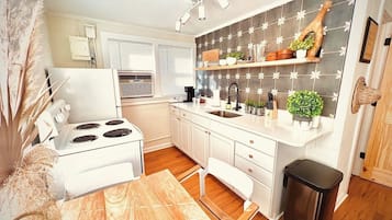 Fridge, coffee/tea maker, cookware/dishes/utensils, spices
