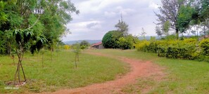 Property grounds - Charming campground and Nature Trail in Mwea with stunning views (Embu)