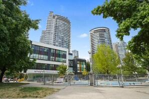 المنشأة من الخارج