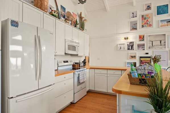 Coffee/tea maker, fridge, microwave, oven