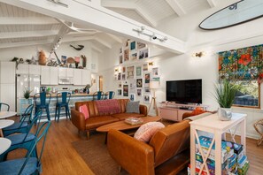 Smart TV, books - Hygge By The Sea: Beachfront Retreat (Avon)