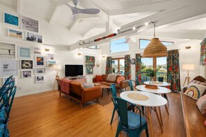 Smart TV, books - Hygge By The Sea: Beachfront Retreat (Avon)