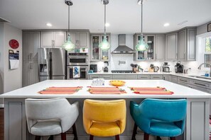 Réfrigérateur, four, plaque de cuisson, lave-vaisselle