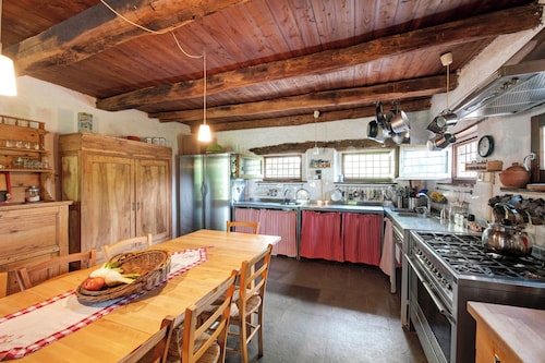 Apartamento 'Le Fratte' con vistas a la montaña, jardín privado y Wi-Fi