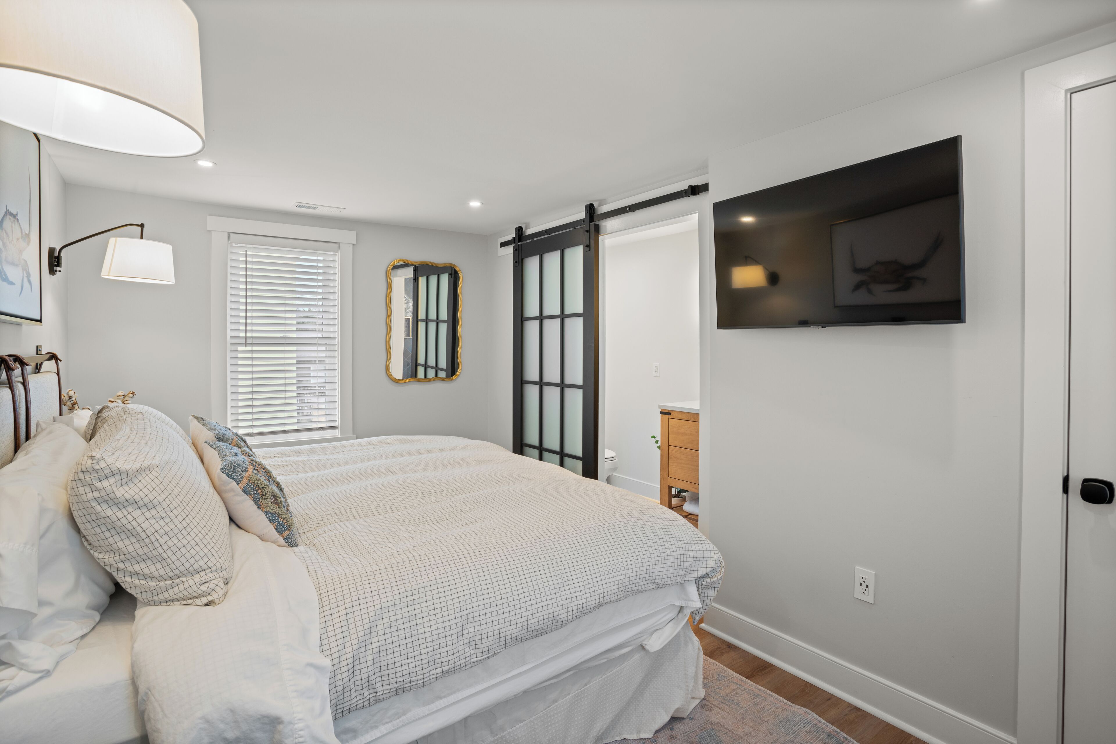 4 habitaciones, tabla de planchar con plancha, wifi y ropa de cama 