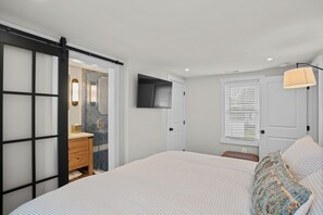 4 habitaciones, tabla de planchar con plancha, wifi y ropa de cama