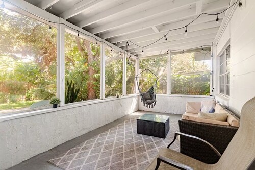 Beautiful duplex near the beach, downtown, and many restaurants!