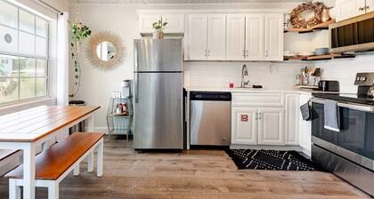 Beautiful duplex near the beach, downtown, and many restaurants!