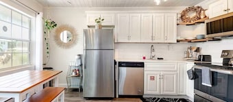 Beautiful duplex near the beach, downtown, and many restaurants!