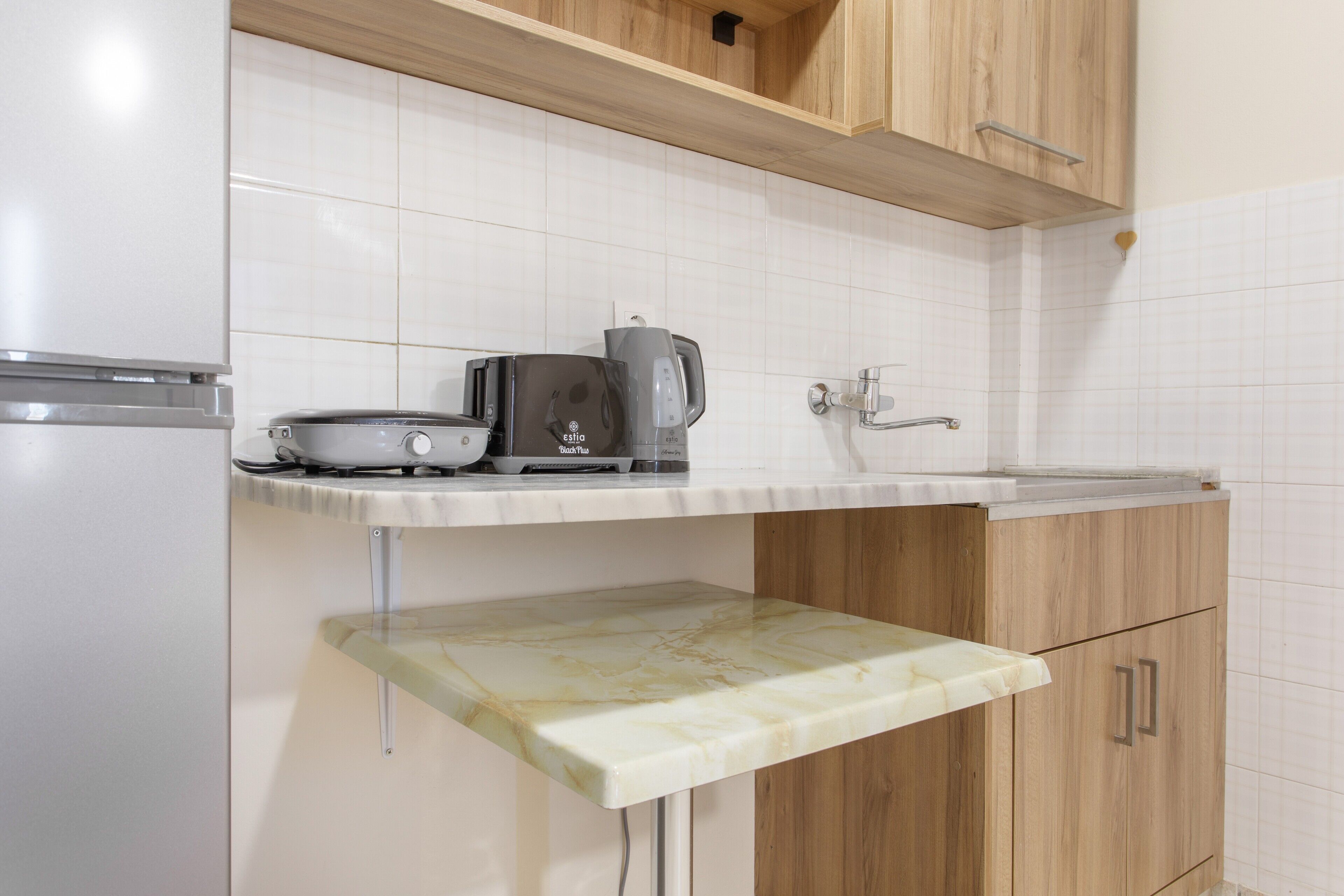 Fridge, stovetop, electric kettle, toaster