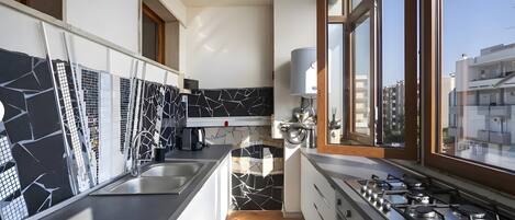 Fridge, microwave, oven, stovetop