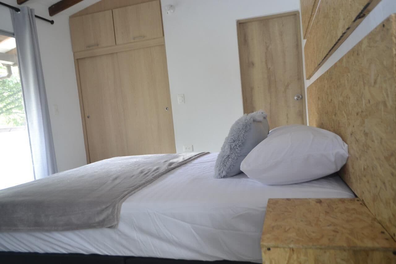 2 多间卧室、熨斗/熨衣板、WiFi、床单