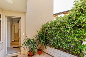 Exterior detail - Apartment 'Pozzo Dei Desideri  Asia' with Wi-Fi and Air Conditioning (Castelnuovo del Garda)