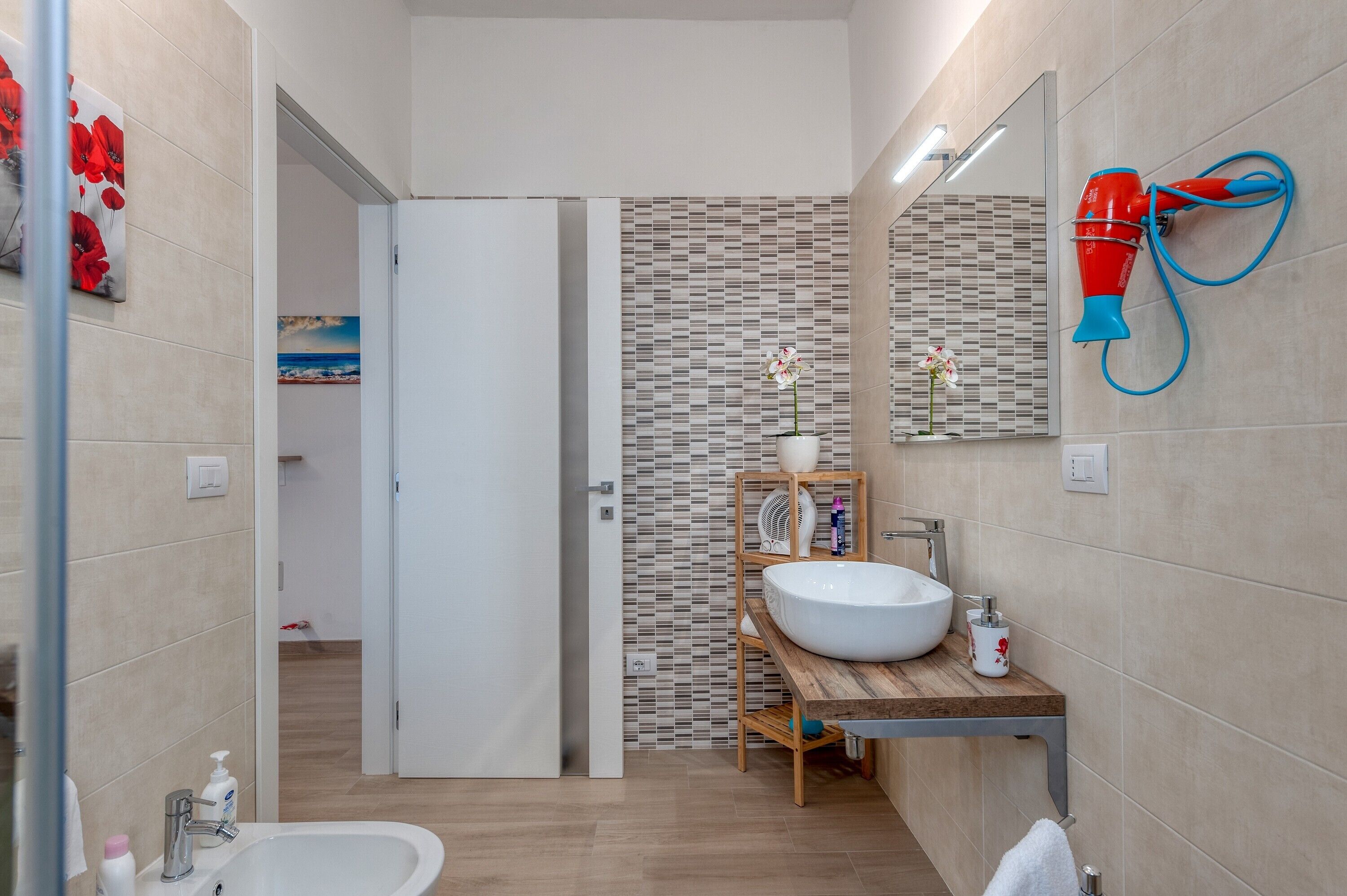 Shower, hair dryer, towels