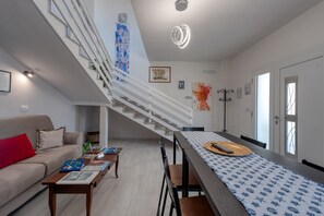 Interior - Room 'Lazzarella' with Shared Terrace, Wi-Fi and Air Conditioning (Squinzano)