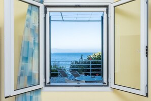 Property grounds - Studio Apartment 'Dolphin' with Sea View, Wi-Fi and Air Conditioning (Paxos)