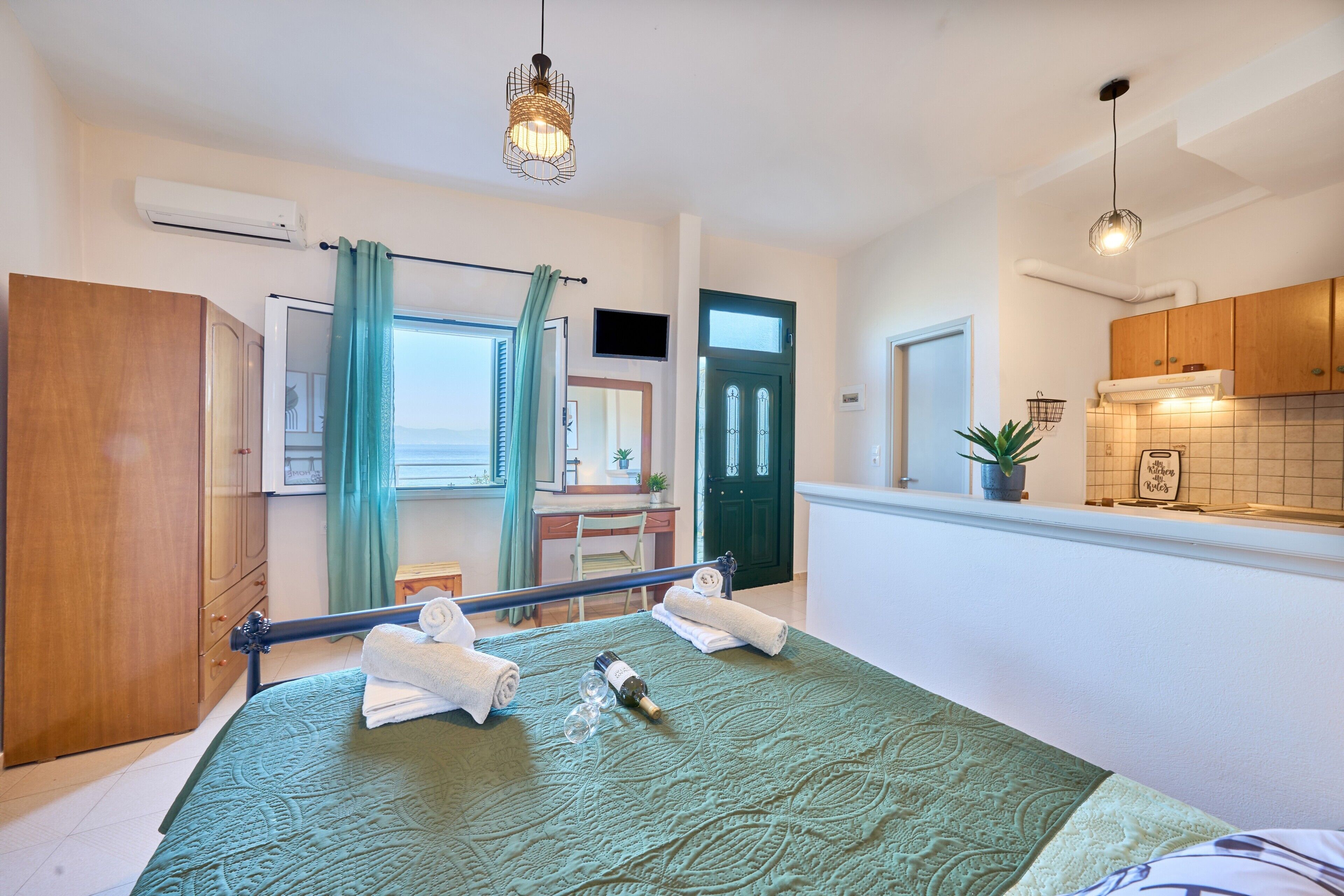 1 slaapkamer, een strijkplank/strijkijzer, gratis wifi, beddengoed