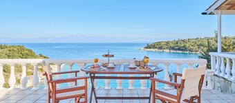 Studio Apartment 'Dolphin' with Sea View, Wi-Fi and Air Conditioning