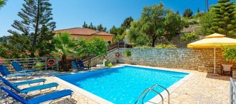 Studio Apartment 'Dolphin Villa 1' with Sea View, Wi-Fi and Air Conditioning