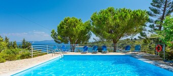 Studio Apartment 'Dolphin Villa 1' with Sea View, Wi-Fi and Air Conditioning