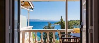 Studio 'Dolphin 2' with Sea View, Wi-Fi and Air Conditioning
