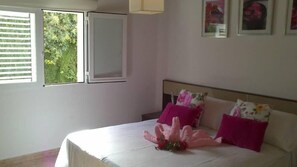 3 chambres, fer et planche à repasser, Wi-Fi gratuit, draps fournis