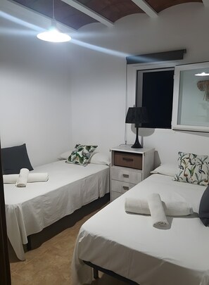 3 bedrooms, iron/ironing board, free WiFi, bed sheets