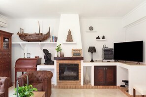Televisión y chimenea 