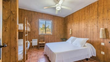 5 bedrooms, free WiFi, bed sheets