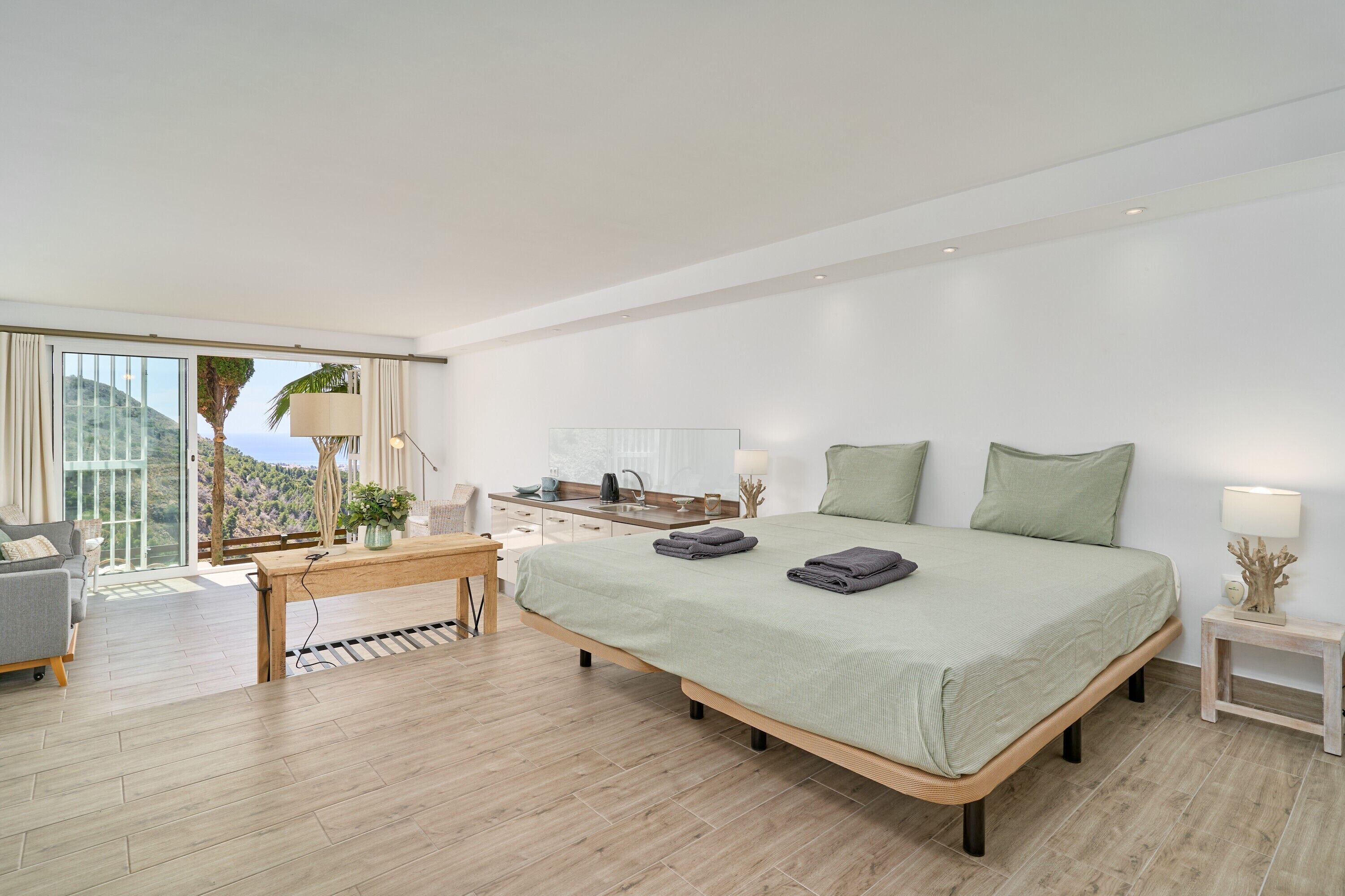 3 chambres, fer et planche à repasser, Wi-Fi gratuit, draps fournis