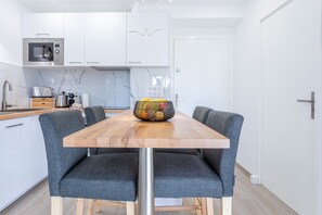 Dining - Apartment 'St Raphael' with Balcony and Wi-Fi (Saint-Raphaël)