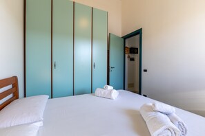 3 bedrooms, iron/ironing board, free WiFi