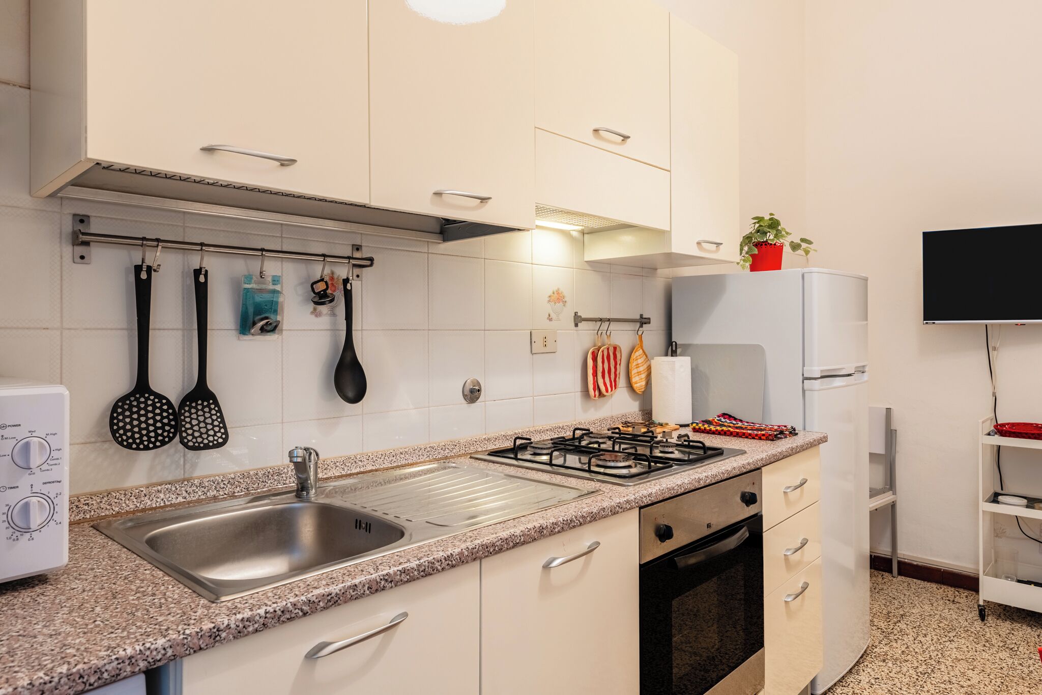 冰箱、微波炉、烤箱、炉灶