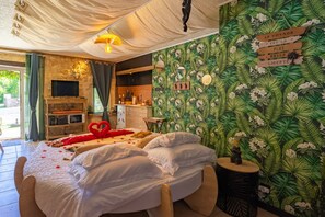 Wi-Fi de cortesia, roupa de cama