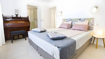 4 slaapkamers, een strijkplank/strijkijzer, gratis wifi, beddengoed