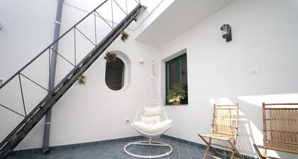 Apartment 'Donna Cesarina - Maison De Charme' with Private Terrace, Wi-Fi and Air Conditioning