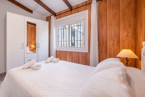3 bedrooms, iron/ironing board, free WiFi, bed sheets