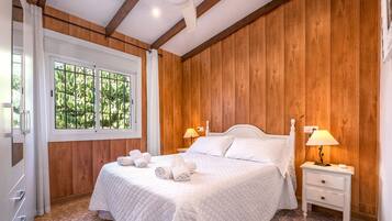 3 bedrooms, iron/ironing board, free WiFi, bed sheets