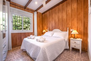 3 chambres, fer et planche à repasser, Wi-Fi gratuit, draps fournis