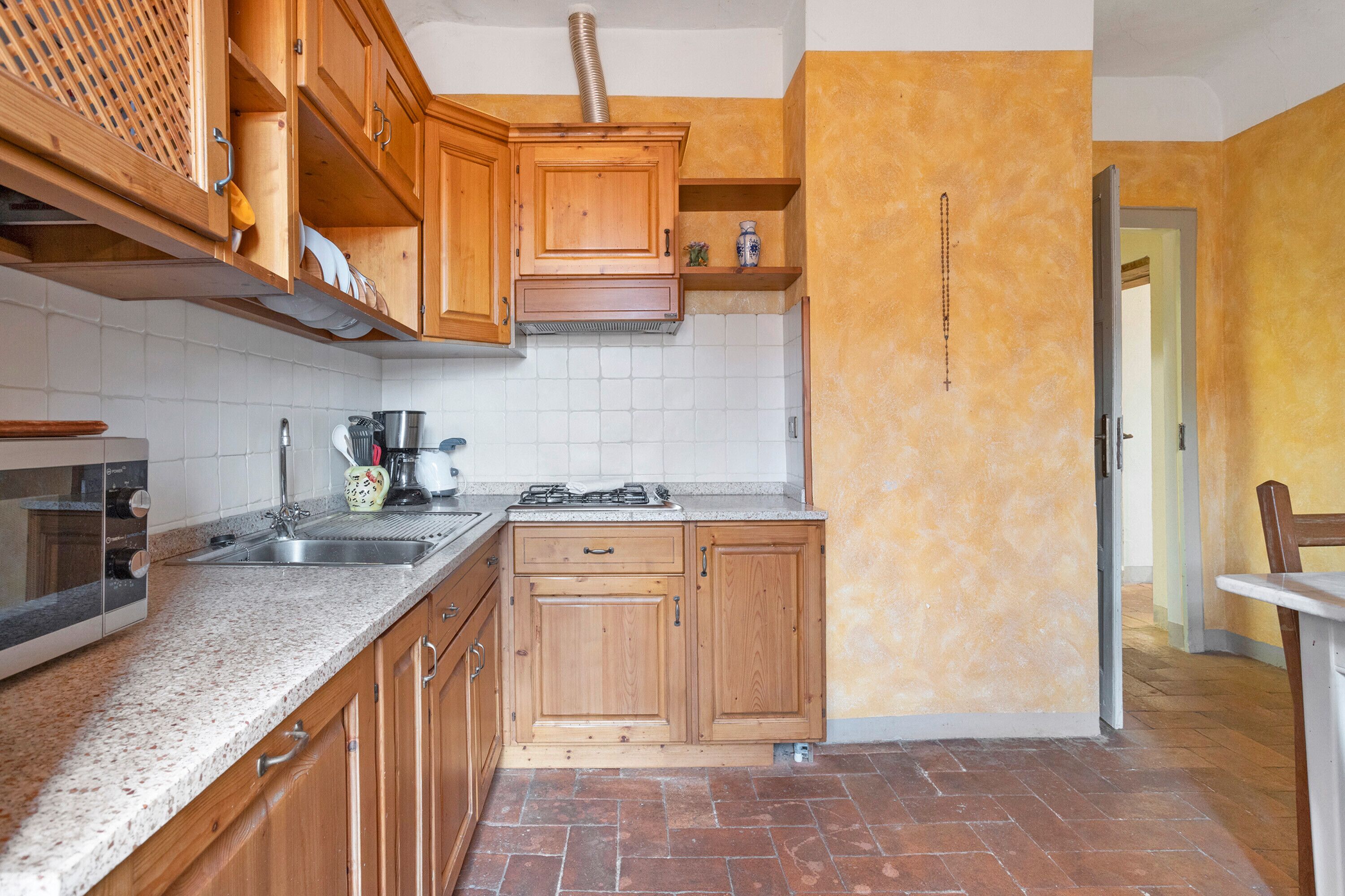 Geladeira, micro-ondas, cooktop, lava-louças