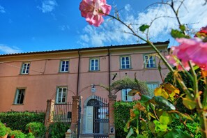 Exterior - Apartment 'Il Marchese' with Shared Pool and Shared Garden (Massarosa)