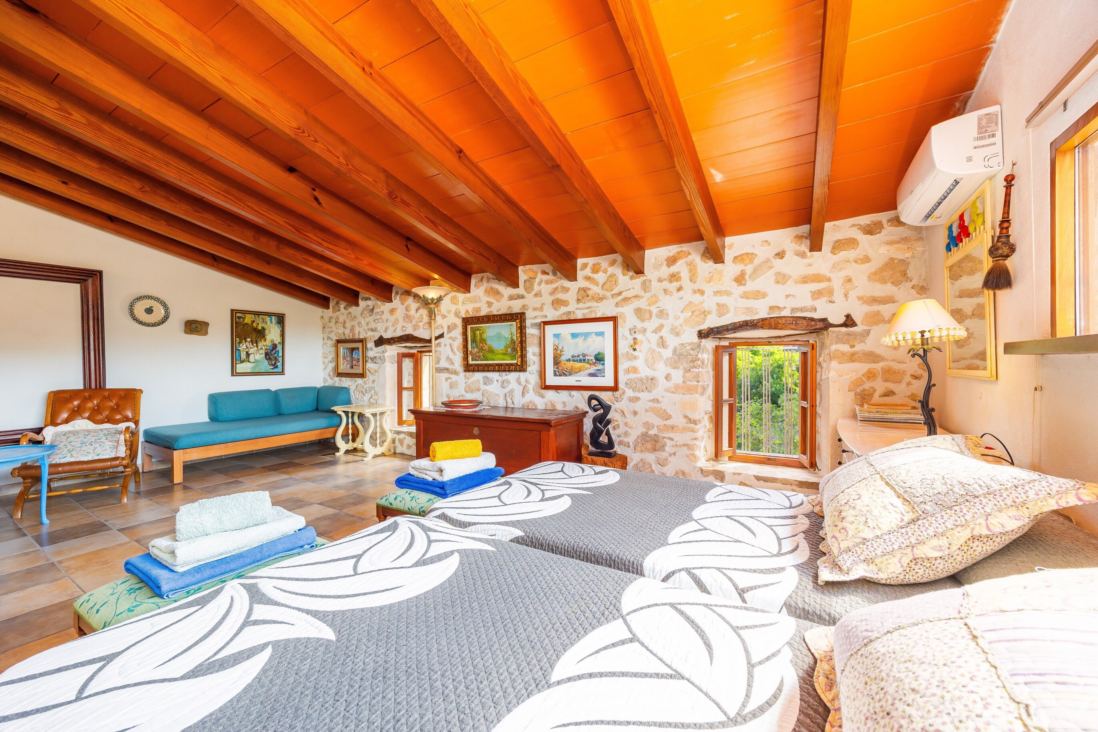 4 habitaciones, tabla de planchar con plancha y wifi gratis 